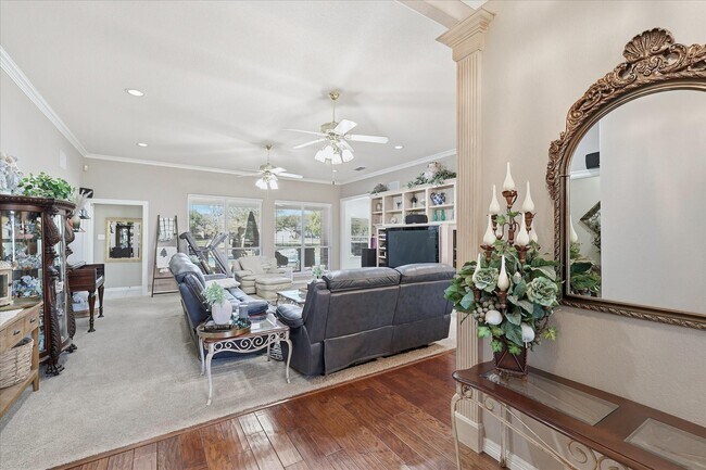 Foto del edificio - 113 Green Oaks Ct