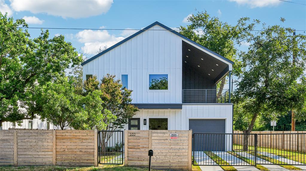 Primary Photo - 102 W Fawnridge Dr
