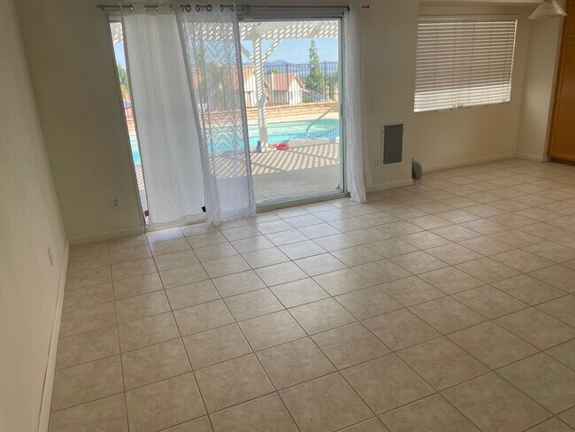 Foto del edificio - 30042 Sugarpine St