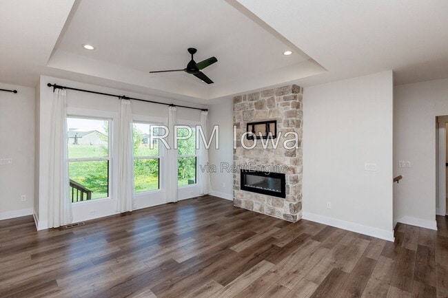 Building Photo - 5901 NE Sherman Dr