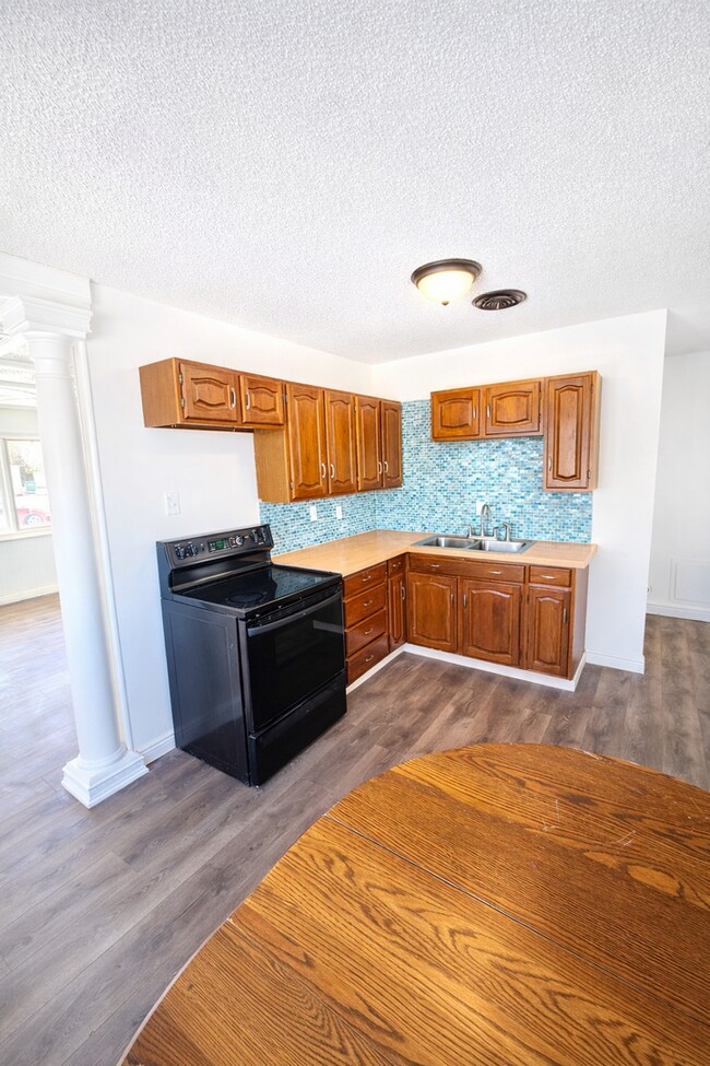 Foto del edificio - Nicely Updated 3 BD/1BA