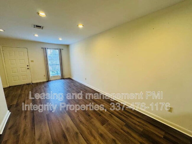 Foto del edificio - 2419 Robley Dr