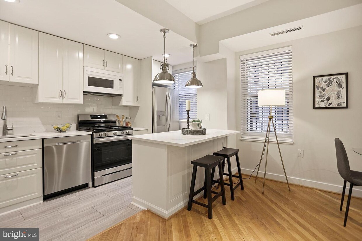 Foto principal - 2127 California St NW
