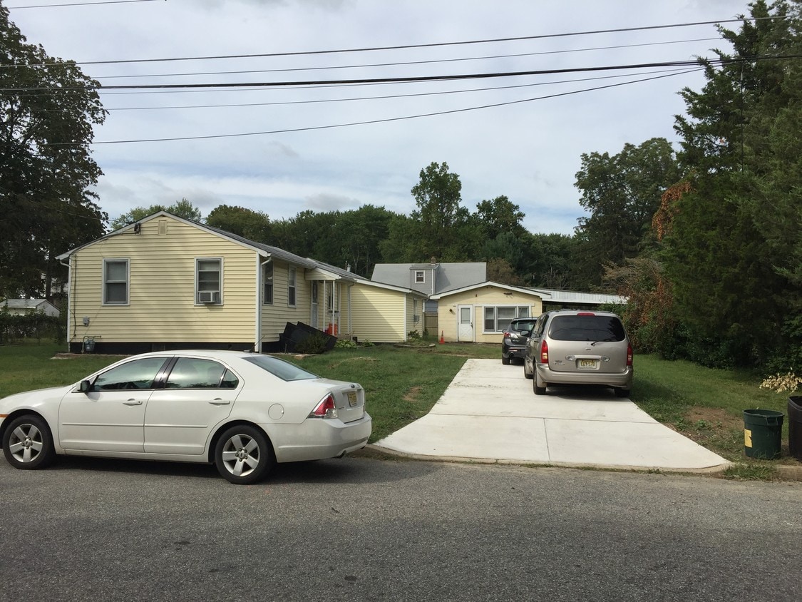 44 Harding St, Ewing Township, NJ 08618 House Rental in Ewing