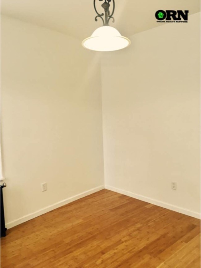 Foto del edificio - 66-61 60th Pl