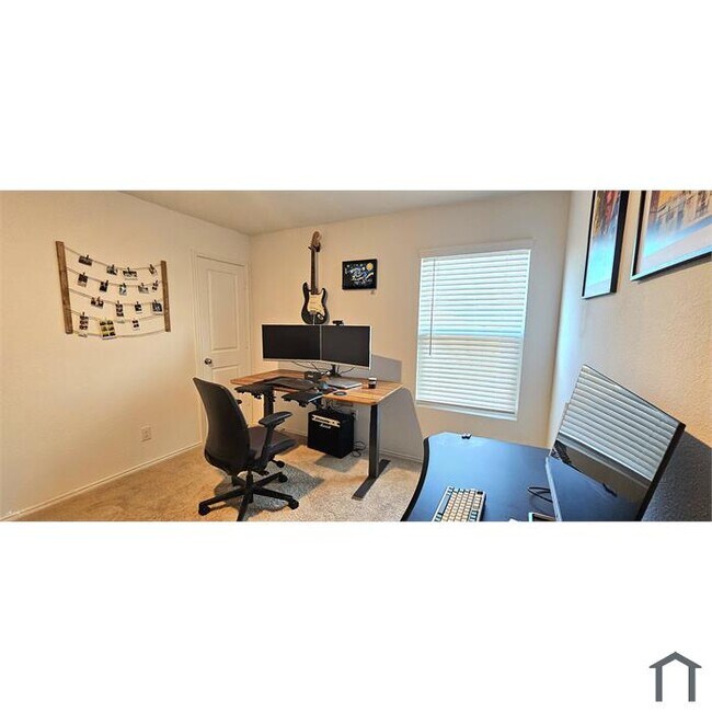 Foto del edificio - 2704 Slatewood Dr