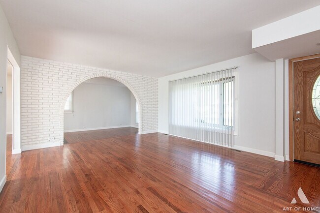 Building Photo - 545 Lowestoft Ln