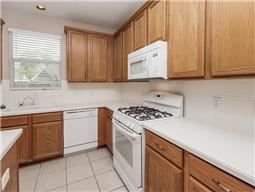 Building Photo - 15210 Ledgewood Park Dr
