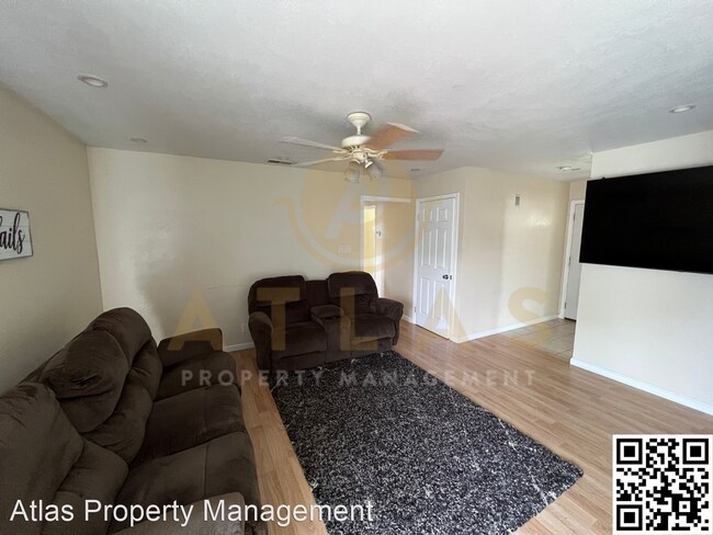 Building Photo - 3 br, 1 bath House - 3306 Macleod St
