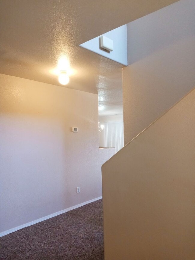 Building Photo - VENTANA RANCH-Bedroom,Full Bath Downstairs!!!