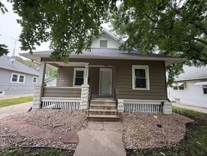 Building Photo - 2282 Sheldon St