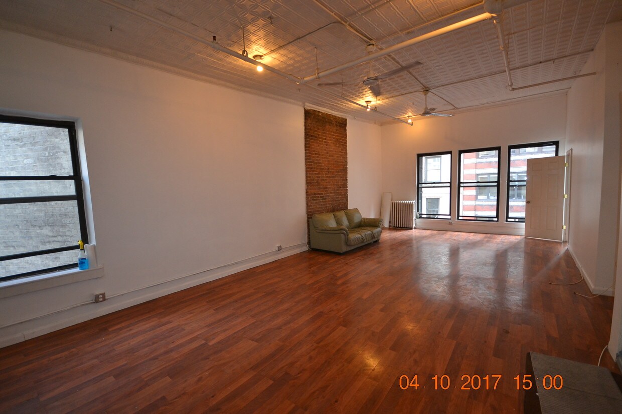 Primary Photo - 27 W 27th St