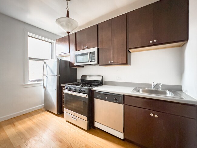 Foto del edificio - 1540 N Kedzie Ave