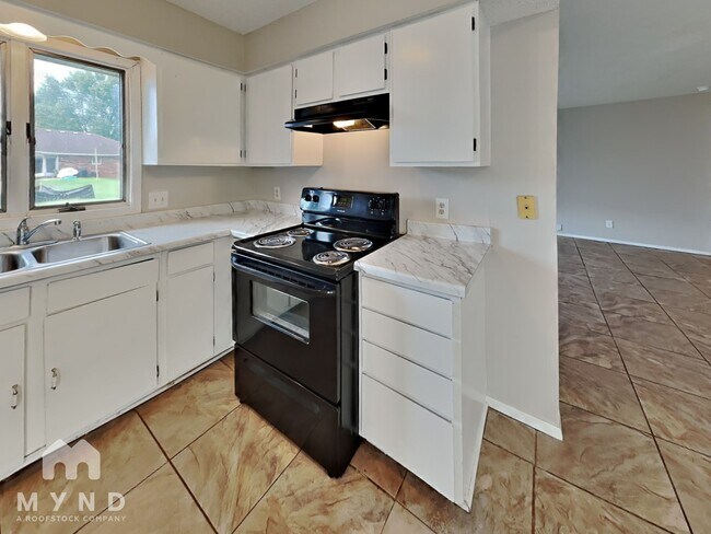 Building Photo - 1140 W Lindberg St