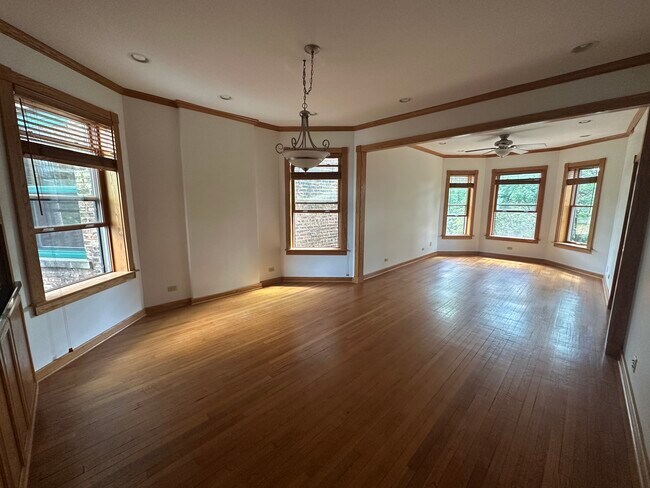 Foto del edificio - 1310 W Cornelia Ave