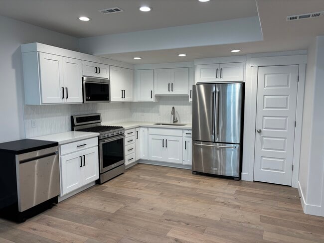 Building Photo - Basement Apartment