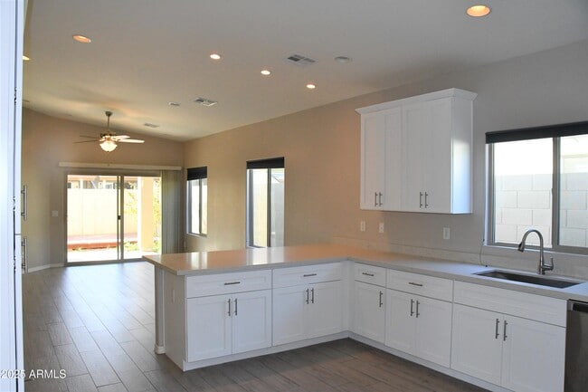 Foto del edificio - 2362 W Sierra Vista Dr