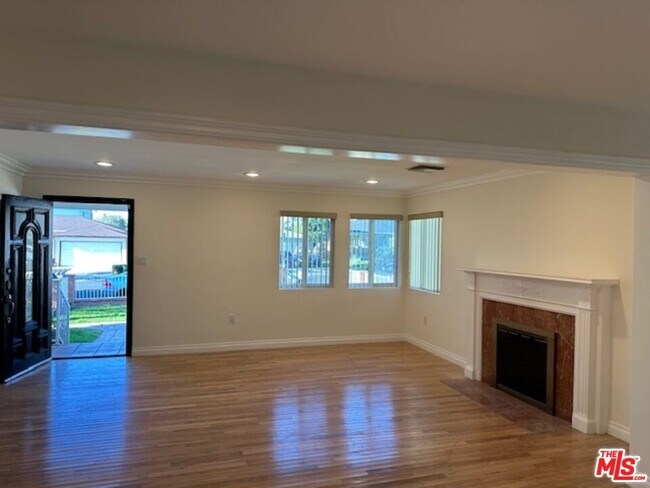 Foto del edificio - 3530 S Bentley Ave