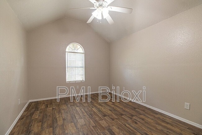 Building Photo - 1513 Buck St
