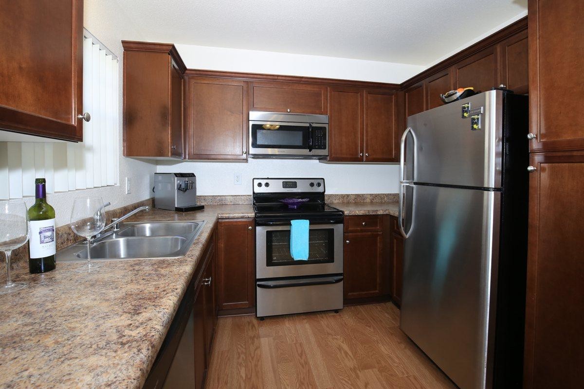 Primary Photo - 7576 Parkway Dr