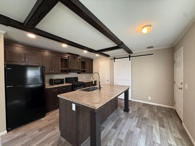 Foto del edificio - 12400 Creekview Ave