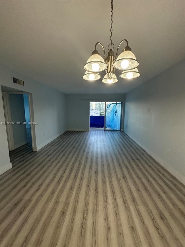 Foto del edificio - 400 Kings Point Dr