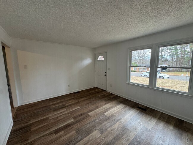 Foto del edificio - Move-in Ready!