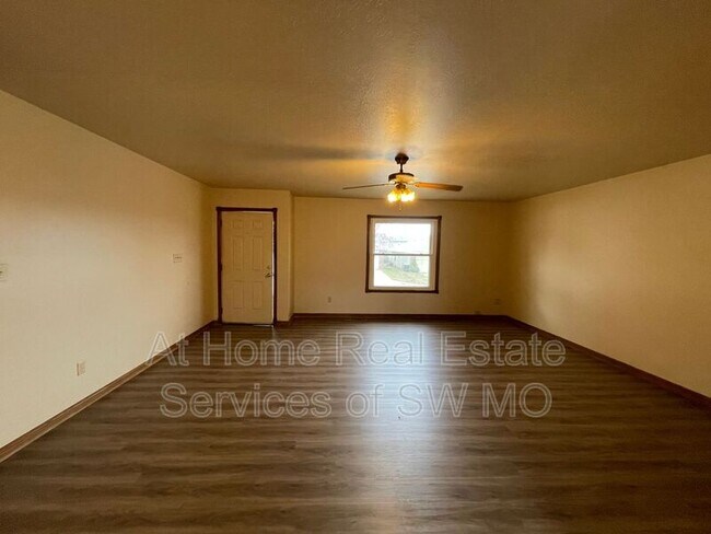 Foto del edificio - 2558 W Zack Ln