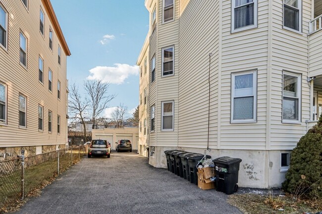 Building Photo - 559 Hyde Park Ave