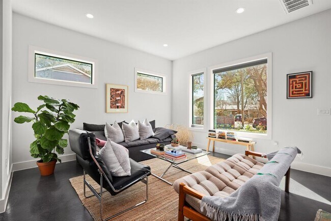 Foto del edificio - 1702 Cullen Ave