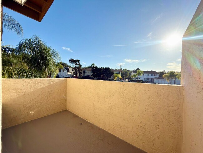 Building Photo - Upgraded Corner Unit w/ Balcony