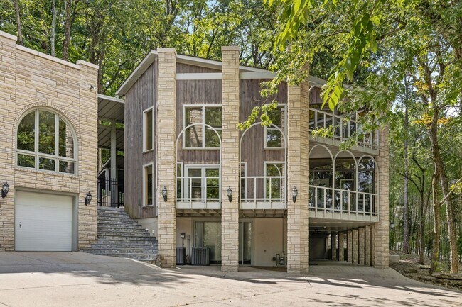 Building Photo - 5729 Stoneway Trail