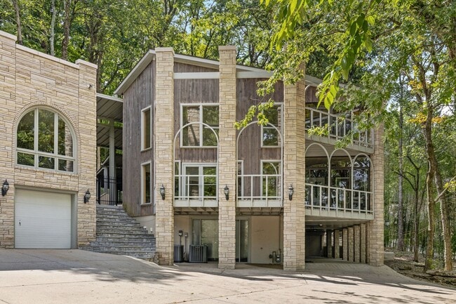 Foto del edificio - 5729 Stoneway Trail