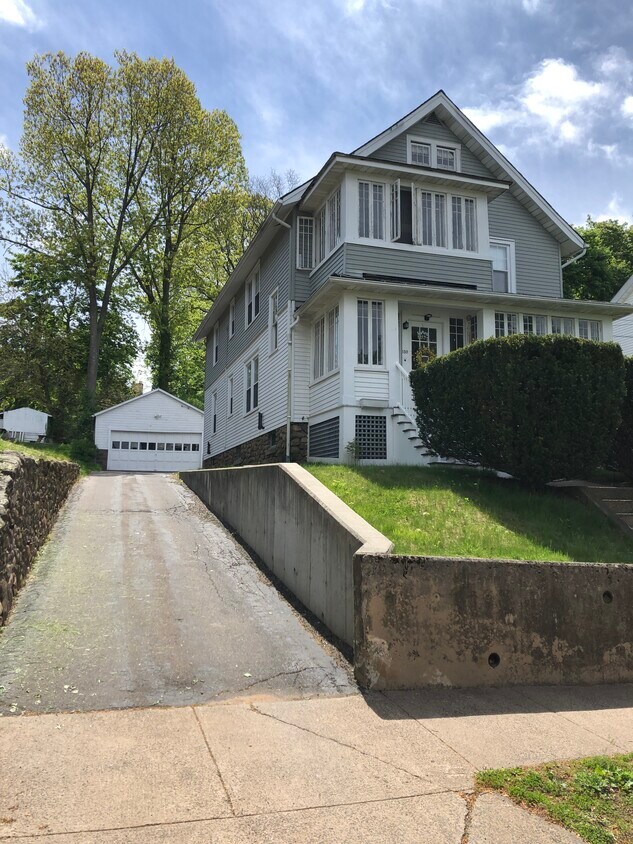 2nd floor unit and garage - 159 N Whittlesey Ave