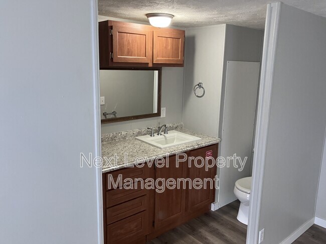 Foto del edificio - 300 Bierney Creek Rd