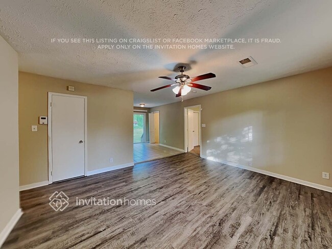 Building Photo - 812 Brighton Dr NW