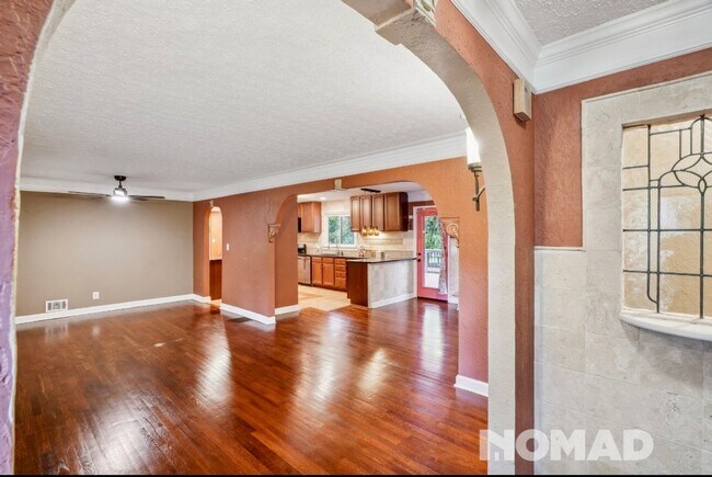 Foto del edificio - Roswell 3 Bedroom Single Family Brick Ranch