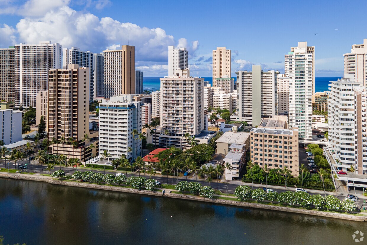 Waikiki Lanais Apartments in Honolulu, HI