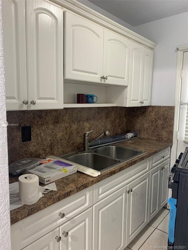 Foto del edificio - 1255 W 49th Pl