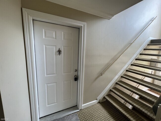 Building Photo - 3 br, 2 bath Condo - 2445 Torquay Ave Apt 112