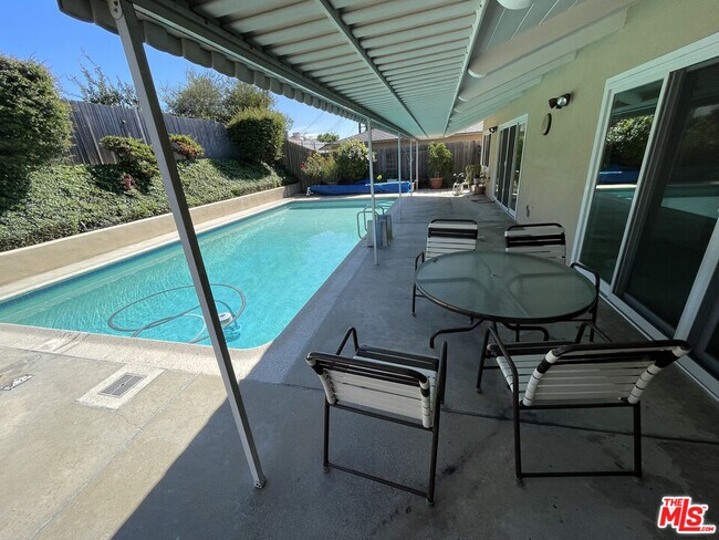 Foto del edificio - 6606 S Sherbourne Dr