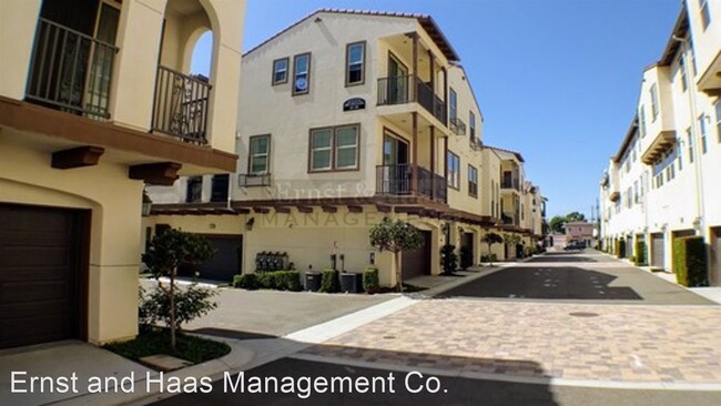 Building Photo - 2 br, 2.5 bath House - 1878 Orizaba Ave. #104