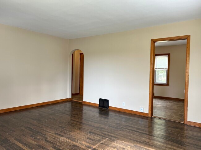 Building Photo - 6652 N 43rd St