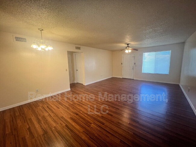 Building Photo - 343 E Rosewood Ln