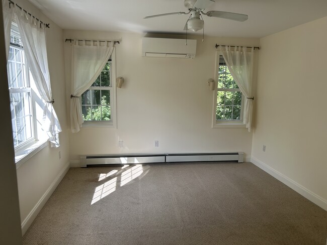 Bedroom (can accomodate king bed) - 50 Pine St