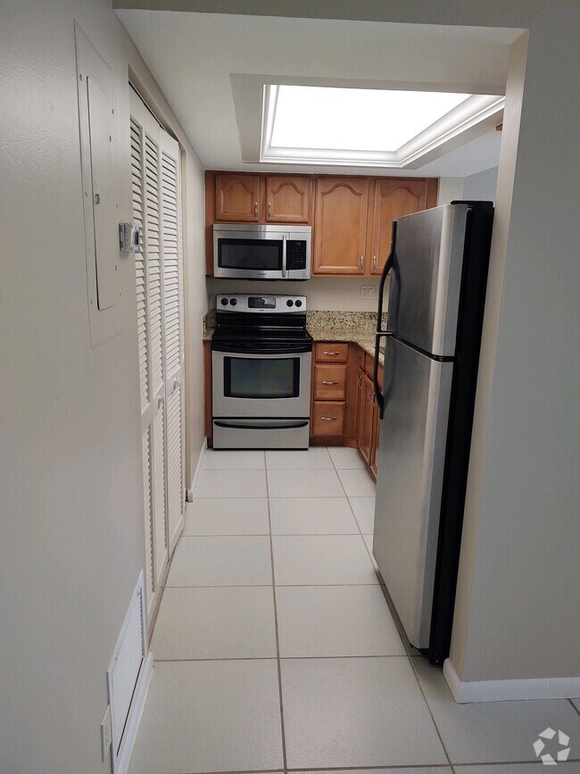 Forest Ridge Cluster Homes Apartments under 2,000 Davie, FL 2