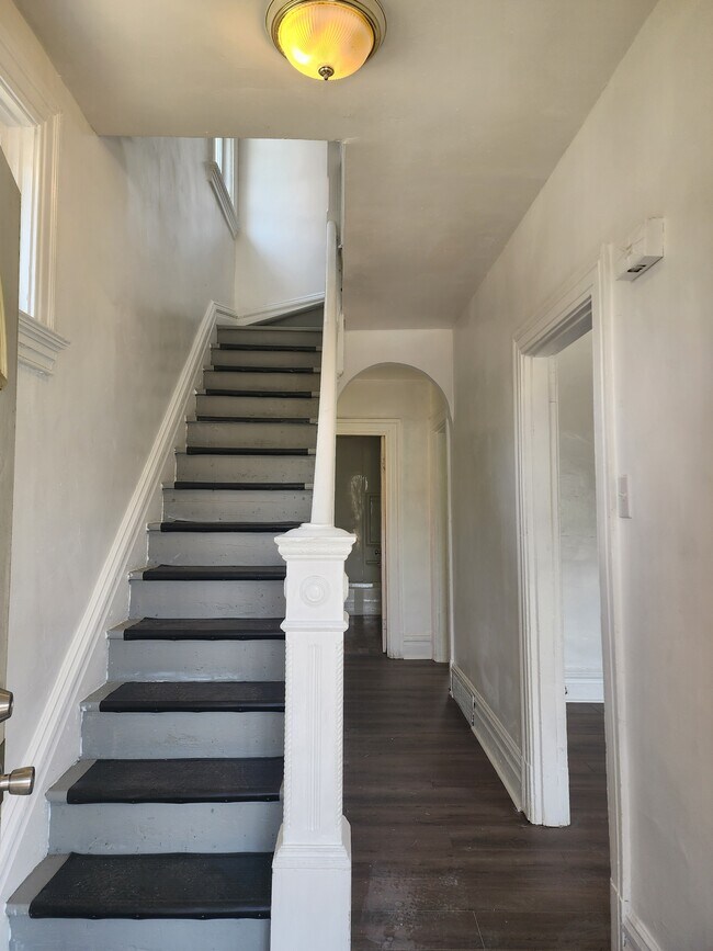 Foto del edificio - 446 Airbrake Ave