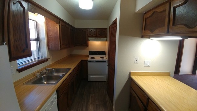 Building Photo - North East Heights Charmer!!
