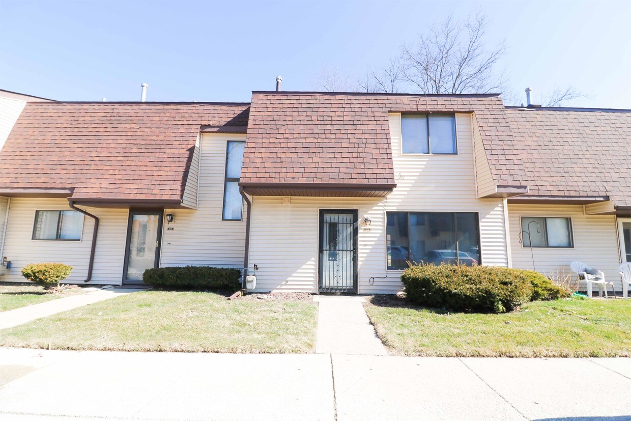 Foto principal - 314 E 60th Ct