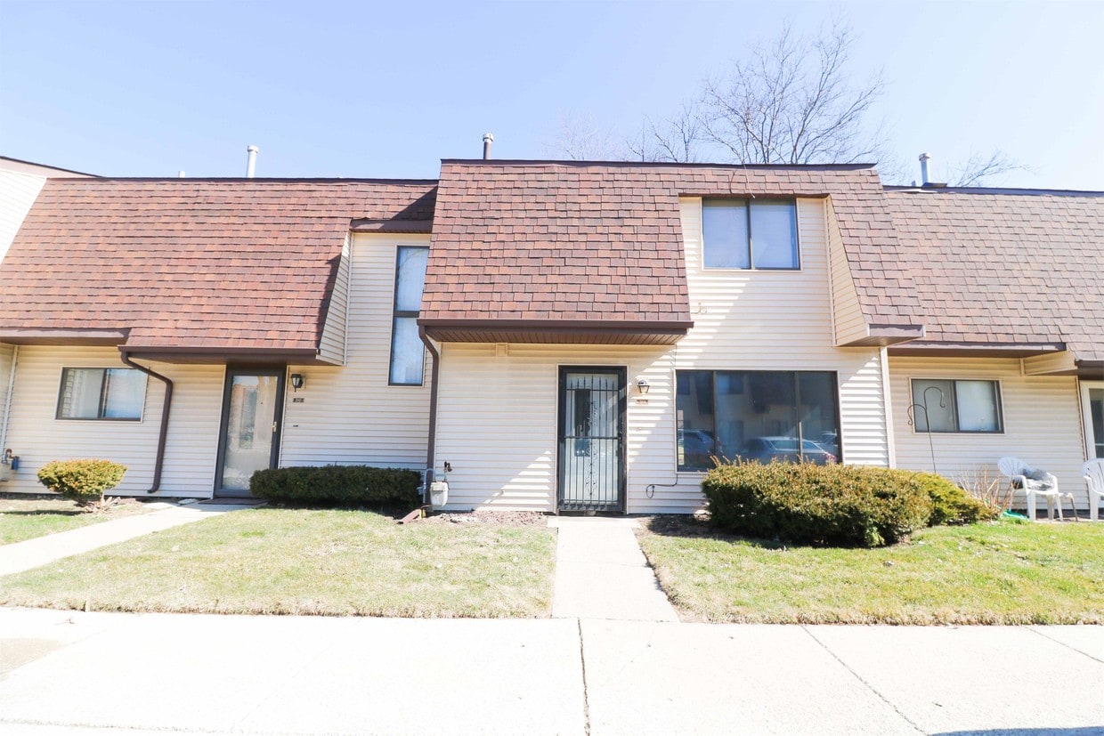 Primary Photo - 314 E 60th Ct